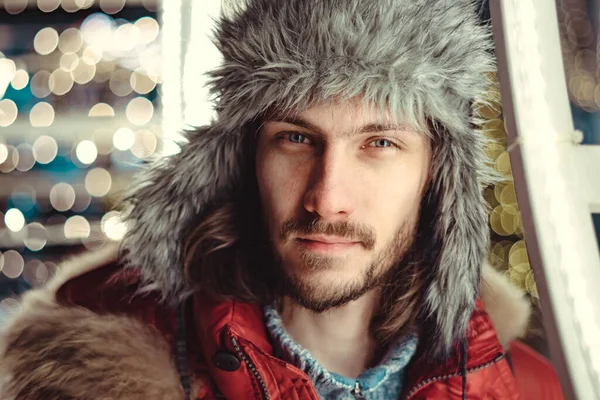 Ein Mann Mit Hut Winter Auf Der Straße Vor Dem — Stockfoto