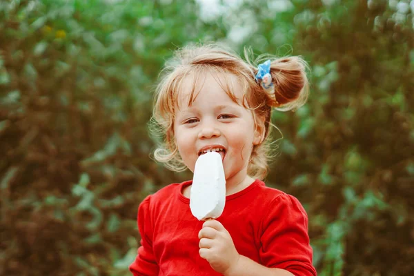 White Ice Cream Hand Beautiful Little Blonde Girl — Stock Photo, Image