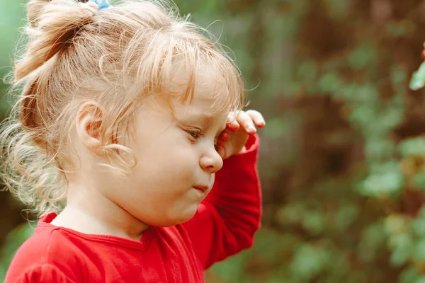 Retrato Cerca Atractiva Niña Aire Libre — Foto de Stock