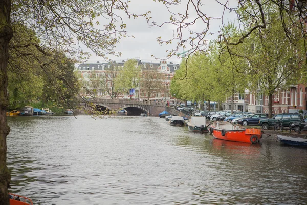 Straßen von Amsterdam im Frühling, Niederlande — Stockfoto