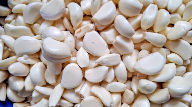 Taze soyulmuş sarımsaklı karanfilli Makro 'nun yakın çekimi