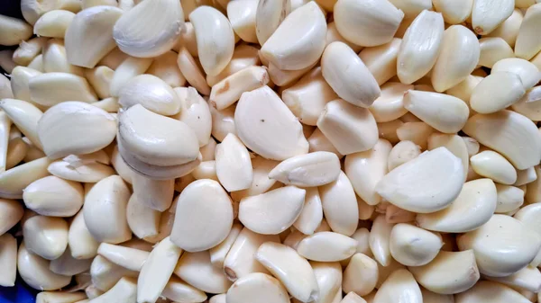 Taze soyulmuş sarımsaklı karanfilli Makro 'nun yakın çekimi