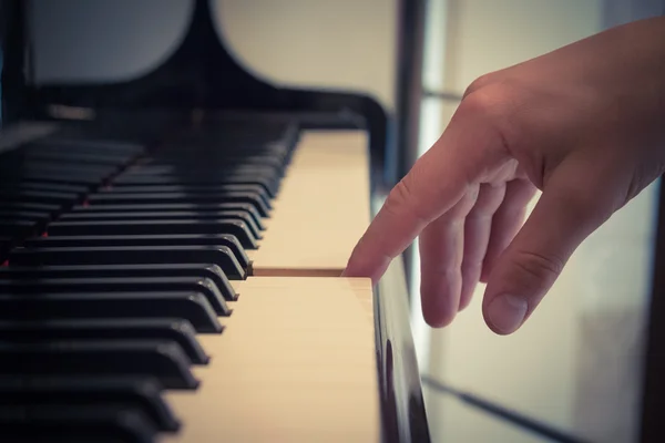 Pianist finger touching the piano key — Stock Photo, Image