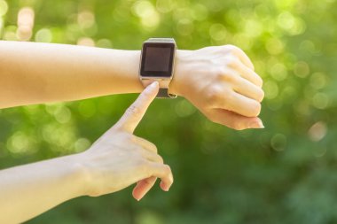 Akıllı gözetim altında düğmesine basarak işaret parmağı, yakın çekim