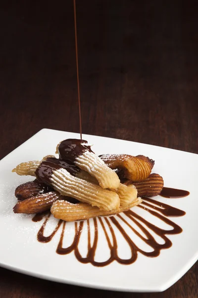 Postre de churro con çikolata
