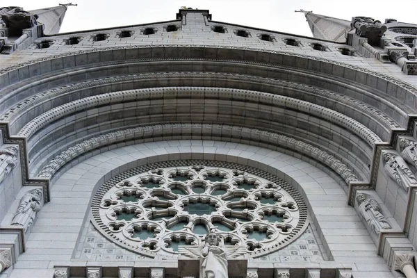 Quebec, Kanada 'daki Aziz Anne de Beaupre Bazilikasının içinde.