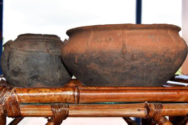 Eski çağlarda suyun filtrelendiği kil kaplar.