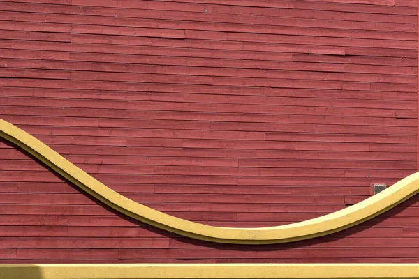  Kırmızı kapıdaki sarı viraj