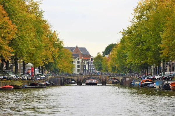 Amsterdam, Hollanda - Ekim 04, 20 0 18: Hollanda 'nın başkentinin manzarası