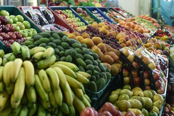 Pazarda taze meyve ve sebze