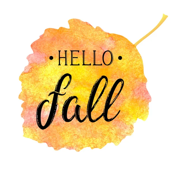 Herfst banner met getextureerde borstel belettering op abstract aquarel blad gevormd achtergrond. Hallo vallen. Hand getekend kalligrafie seizoensgebonden design. Vectorillustratie. EPS-10. — Stockvector