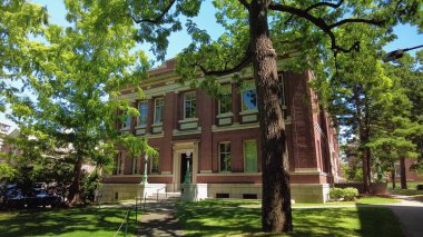İkonik binalar, Harvard, üniversite, kampüs, eğitim, akademik, öğrenciler, yurtdışında eğitim, öğrenim, kolej ve akademik kampüs görüşlerine sahip uluslararası öğrenim hayatı ve yurtdışı atmosferi. 8 Haziran 2025, Harvard Üniversitesi, Cambridge, ABD.
