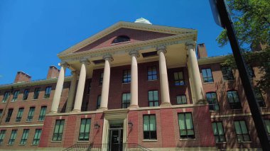 İkonik binalar, Harvard, üniversite, kampüs, eğitim, akademik, öğrenciler, yurtdışında eğitim, öğrenim, kolej ve akademik kampüs görüşlerine sahip uluslararası öğrenim hayatı ve yurtdışı atmosferi. 8 Haziran 2025, Harvard Üniversitesi, Cambridge, ABD.