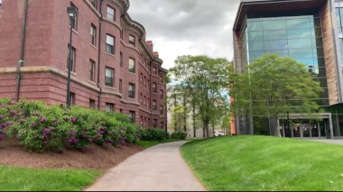İkonik binalar, Harvard, üniversite, kampüs, eğitim, akademik, öğrenciler, yurtdışında eğitim, öğrenim, kolej ve akademik kampüs görüşlerine sahip uluslararası öğrenim hayatı ve yurtdışı atmosferi. 8 Haziran 2025, Harvard Üniversitesi, Cambridge, ABD.