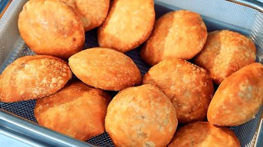 Lezzetli yiyeceklere yakın.