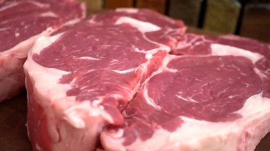 Domuz eti, domuz eti ve et.