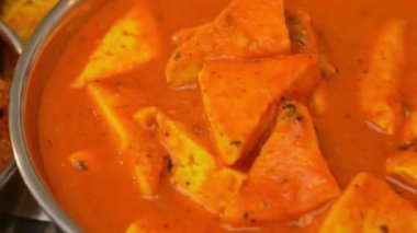 Hint vejetaryen sebzeli thali çeşitli bitki temelli yemekler birlikte servis edilir. Vejetaryen menüler, Hint mutfağı görselleri, sağlıklı yemek promosyonları ve ticari stok görüntüleri için ideal..