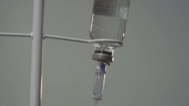 Cam şişe üstünde belgili tanımlık damla sayaç