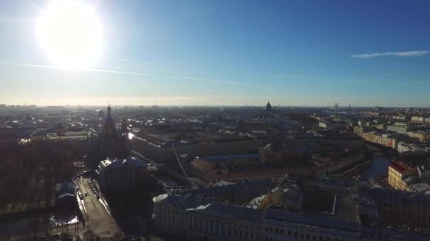 在平静的阳光灿烂的日子，俄罗斯圣彼得堡市 — 图库视频影像