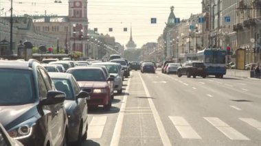 Zebra Geçidi 'nde Yürüyen İnsanlar