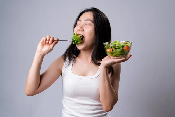 Egészséges Életmód Tiszta Étel Koncepcióval Boldog Ázsiai Eszik Saláta Elszigetelt — Stock Fotó