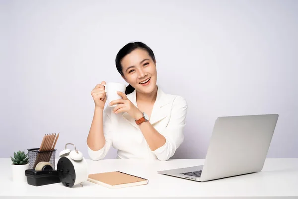 Femme Asiatique Sourire Heureux Prendre Une Pause Après Avoir Travaillé — Photo