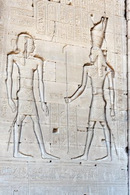 Antik tapınak duvarına kabartma resim