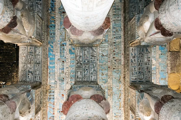 Colored frescoes on the ceiling of an ancient temple of Hathor — Stock Photo, Image