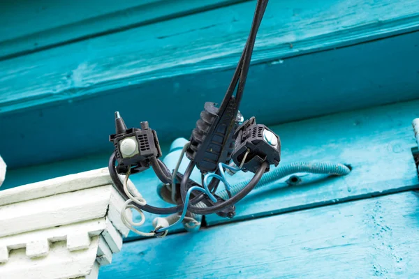 Elektrik telleri bağlamak