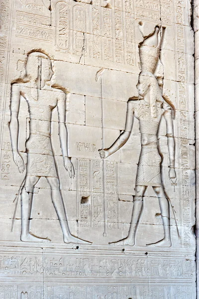 Antik tapınak duvarına kabartma resim