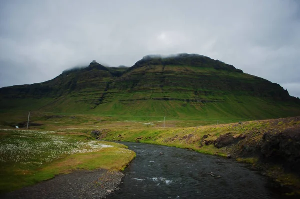 Hermosa Vista Cascada Kirkjufoss Luz Del Día Islandia Paisaje Verano —  Fotos de Stock