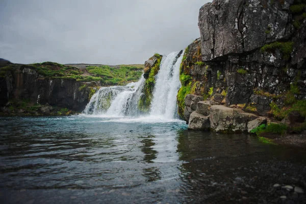 Hermosa Vista Cascada Kirkjufoss Luz Del Día Islandia Paisaje Verano —  Fotos de Stock