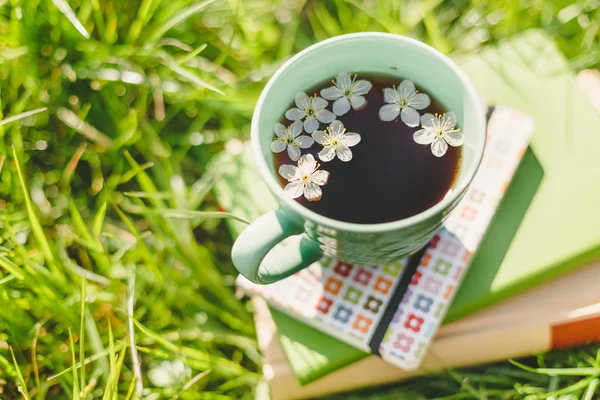 杯茶和书籍 — 图库照片