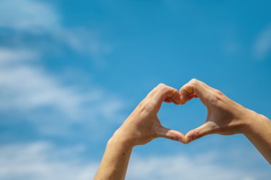 kalp işareti şeklinde