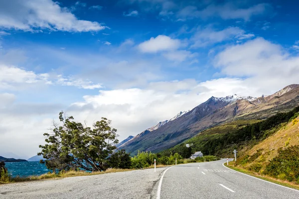 Camino de montaña en día soleado —  Fotos de Stock