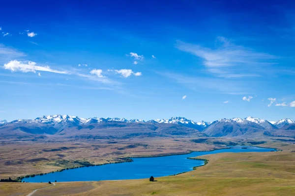 Lago di montagna maestoso — Foto Stock