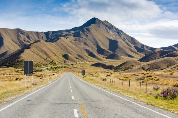 Doğal dağlar yol — Stok fotoğraf