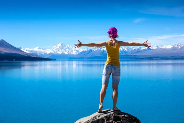 Young female traveler  in New Zealand — Stock Photo, Image