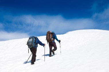 dağ iki yürüyüşçü
