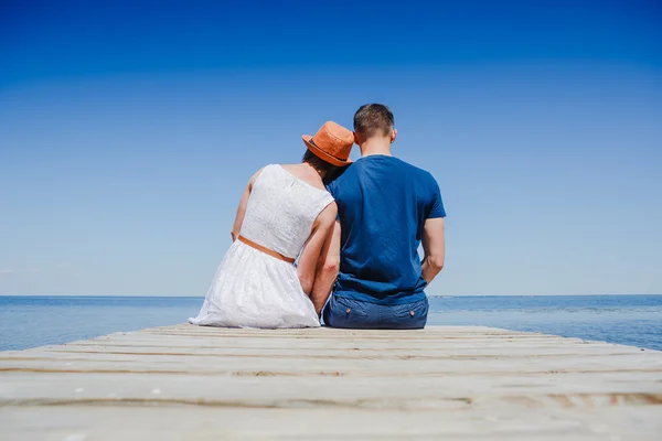 Young couple on the pear — Stock Photo, Image