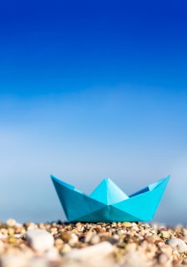 kağıt tekne çakıl plaj