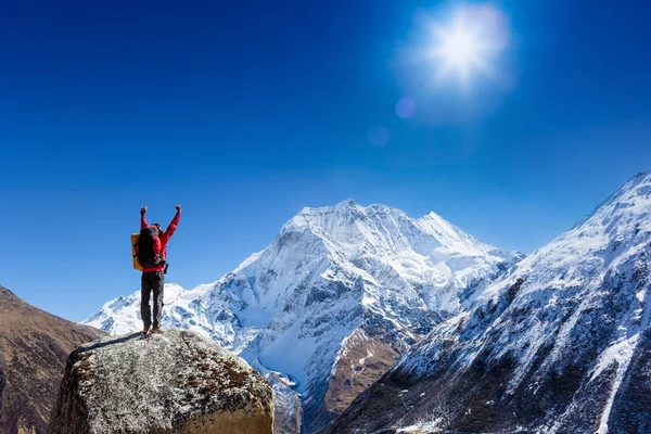 Caminhante no acampamento base do Everest — Fotografia de Stock