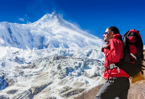 Wanderer im Gebirge — Stockfoto