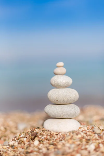 Stall av stein på en strand – stockfoto