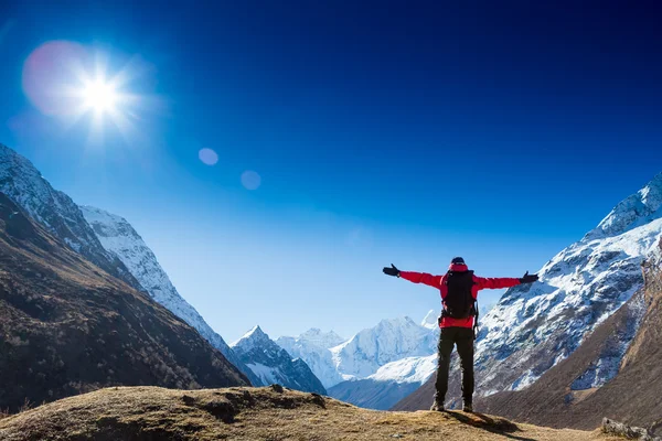 Excursionista en el campamento del Everest — Foto de Stock