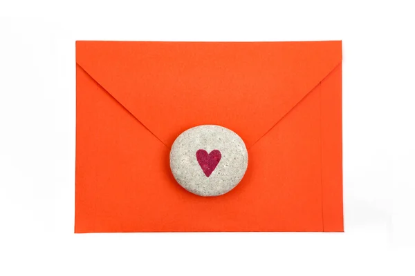 Heart on stone and paper envelope — Stock Photo, Image