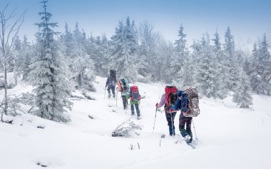 Grup dağcı kışın