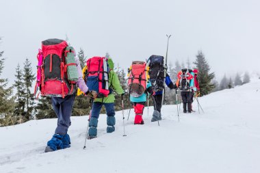 Grup dağcı kışın