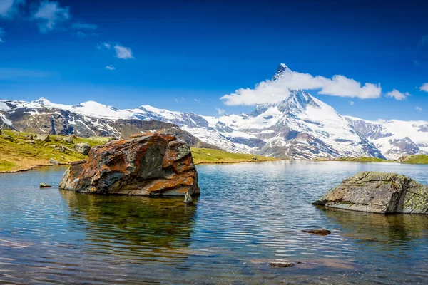 Στη λίμνη και στο βουνό Matterhorn — Φωτογραφία Αρχείου