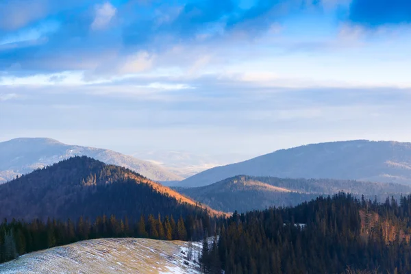 Mattina montagne paesaggio — Foto Stock